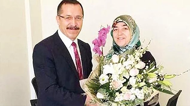 Ama maalesef değil, çünkü bu ilan için sunulan şartlara uyan tek kişi Pamukkale Üniversitesi Rektörü Hüseyin Bağ'ın eşi Derya Bağ...