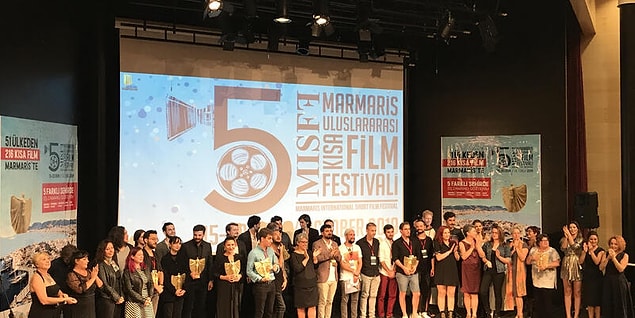 Festivalin ilk akşamı yapılan gala gecesinde, ünlü isimlere onur ödülleri veriliyor. Son günü ise yarışmayı kazananlara ödülleri dağıtılıyor.