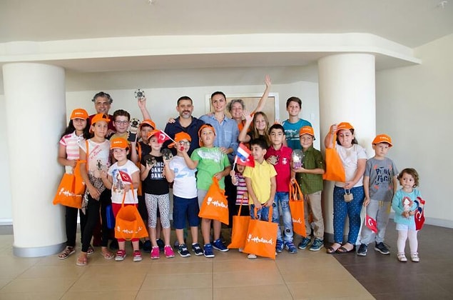 Festival kapsamında birçok panel düzenleniyor ve birçok farklı konuda atölyeler düzenleniyor. Yapılan tüm atölye çalışmaları ücretsiz ve hepsi de birbirinden renkli. Örneğin bu fotoğraf, çocuklara nasıl animasyon yapılacağını öğreten bir atölyeden.