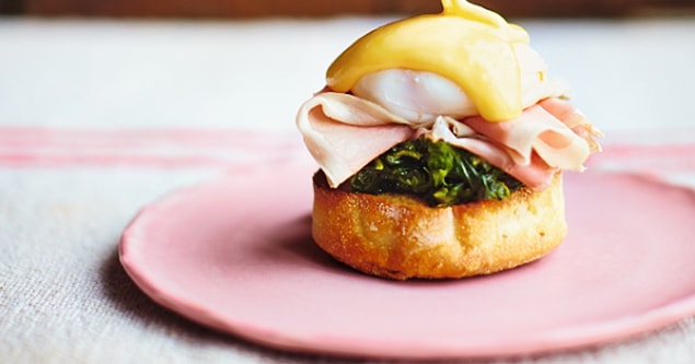 7. Egg benedict sandviç