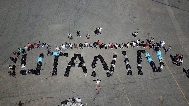 Bayram tatilinde evde oturmak yerine başta Büyükada olmak üzere Adalar'ı ziyaret eden 700 bin kişi, geride tam iki tonluk çöp bıraktı. İşte ortaya çıkan manzara da bu!