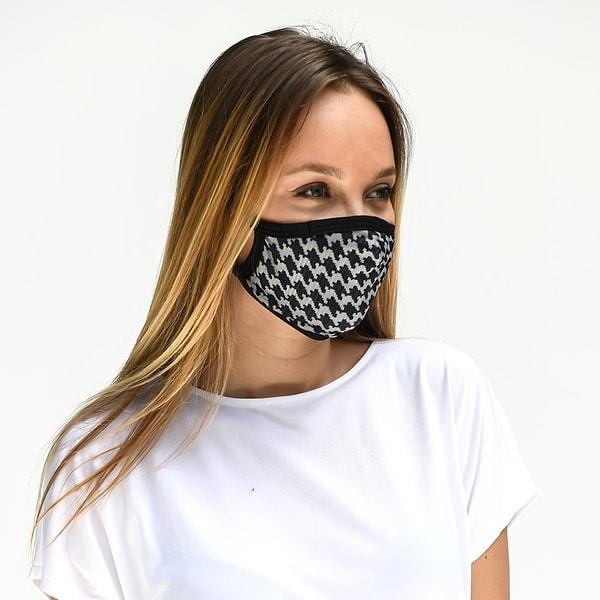 Bu maskeler, 2 kat kumaş ve 1 kat filtre kumaşının birleşiminden oluşan, 3 katlı bir maske olduğu için %99,5 koruma sağlıyor.