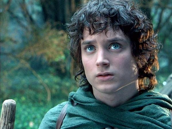 5. Frodo aslında yüzüğü atmaya gitmeden önce 17 yıl taşımıştı.