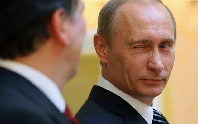 Putin, yakında toplu üretime başlamayı amaçladıkları aşının kendi kızına yapıldığını da söyledi.