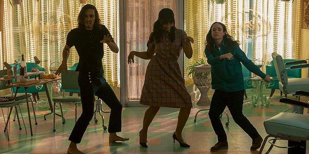 17. Vanya, Alison ve Klaus'un hep beraber dans ettikleri sahne: