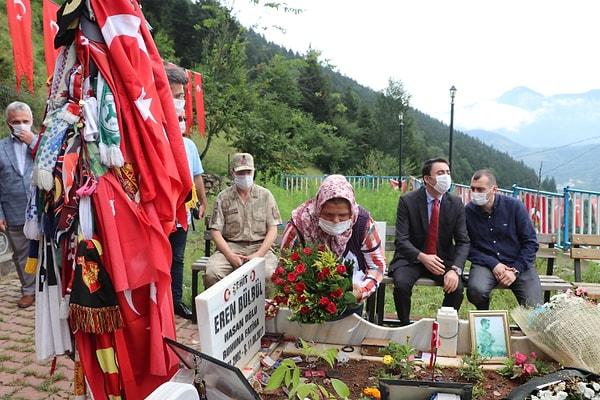 Şehit Eren Bülbül için ölümünün 3'üncü yıl dönümünde mezarı başında anma programı düzenlendi
