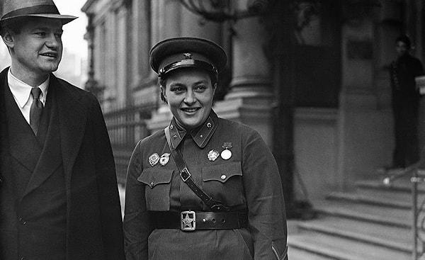 Savaş çetinleşir ve Odessa'da taş üstünde taş kalmazken, Lyudmila Eylül ayında 87 Nazi askerini daha öldürüyordu.