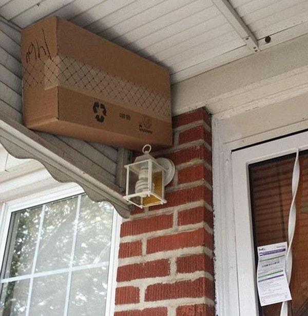 12. "Evime gelen paketin çalınmaması için görevliler böyle bir çözüm bulmuş."