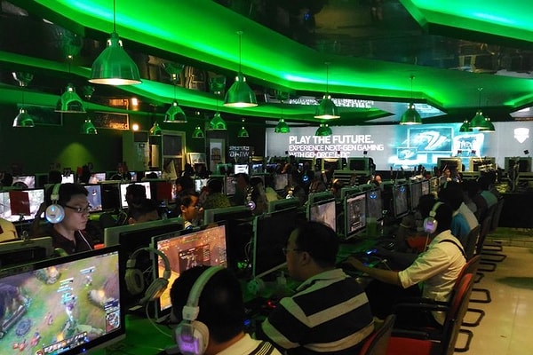 В 2015 году китаянка, пропавшая без вести на 10 лет, была найдена за игрой в интернет-кафе.