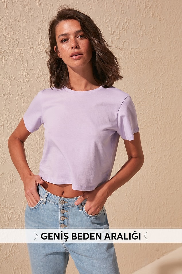 3. Ah lila ah... Renkli giyinmeyi sevmeyen ben bile seviyorum seni. Çok sade ama bir o kadar da zarif ve güzel bir crop top.