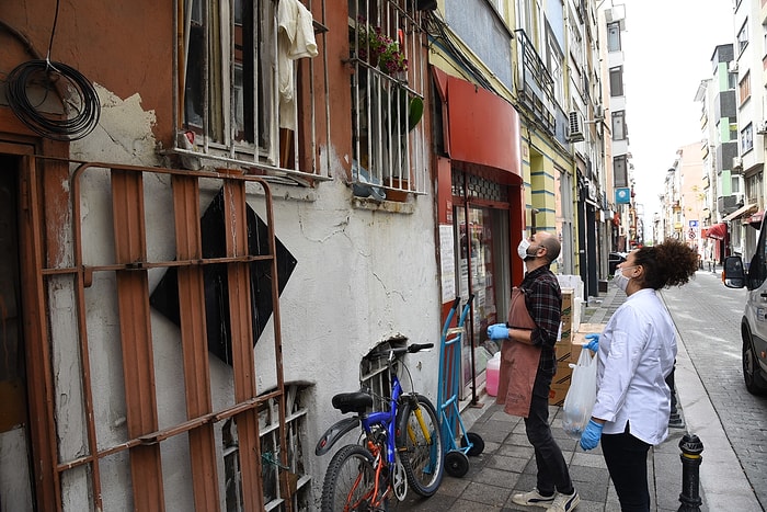 Bir Grup Şef ve Gönüllü İnsanlar ile Birlikte Kadıköy Belediyesi'nin Pandemi Döneminde Hayata Geçirdiği Muhteşem Bir Proje: Sen Güvende Kal