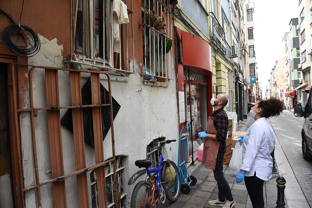 Bir Grup Şef ve Gönüllü İnsanlar ile Birlikte Kadıköy Belediyesi'nin Pandemi Döneminde Hayata Geçirdiği Muhteşem Bir Proje: Sen Güvende Kal