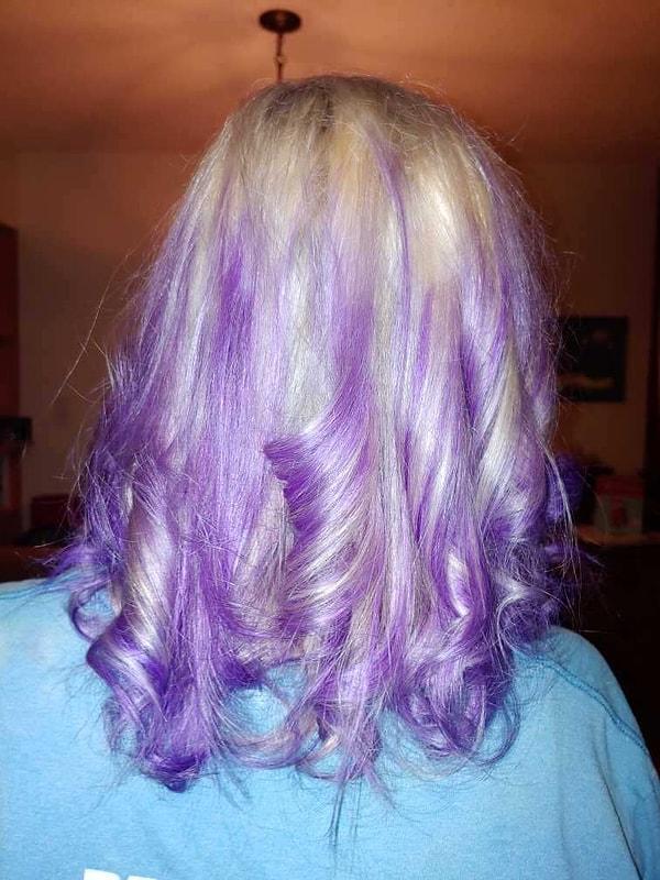 6. "60 yaşındayım ve bu pazar saçımı bu renge boyadım."