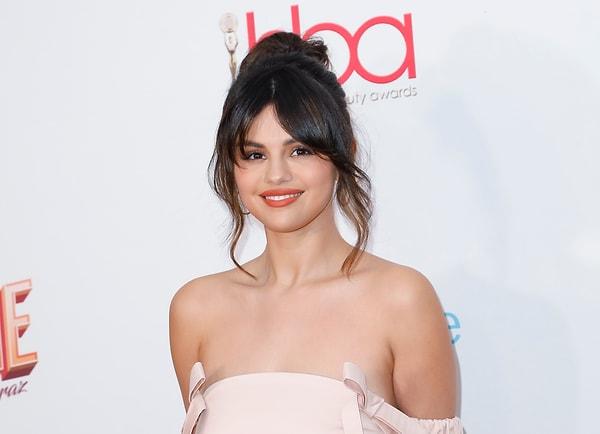 19. 2021'de izleme şansı bulacağımız Hulu komedisi “Only Murders in the Building"in üç başrolünden birinin Selena Gomez olduğu açıklandı.