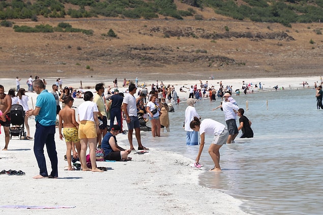 "Salda Gölü'nü yaşatmak için 'çıkıp çıkıp gelen' ziyaretçilere değil, gerekli önlemleri alacak yöneticilere ihtiyacı var"