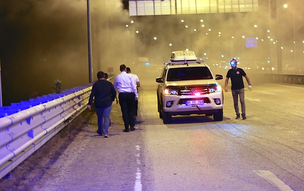 Kazadan kısa süre sonra alevler içinde kalan ambulansın içindeki oksijen tüpleri de patladı. Ekipler yanan aracı güçlükle söndürdü.