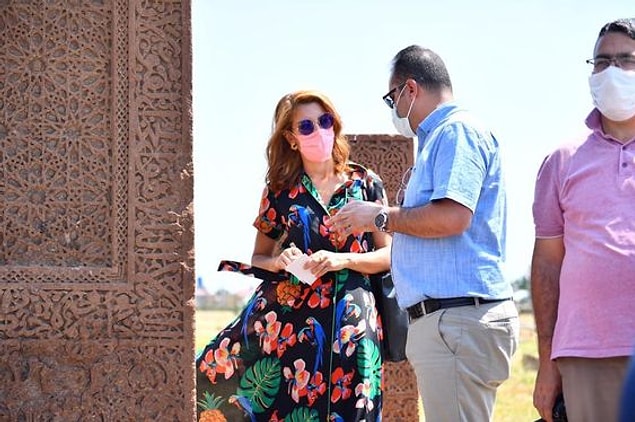 Alçı'nın "Bilal Erdoğan ile Ahlat notları" başlıklı yazısından ilgili bölüm şöyle: