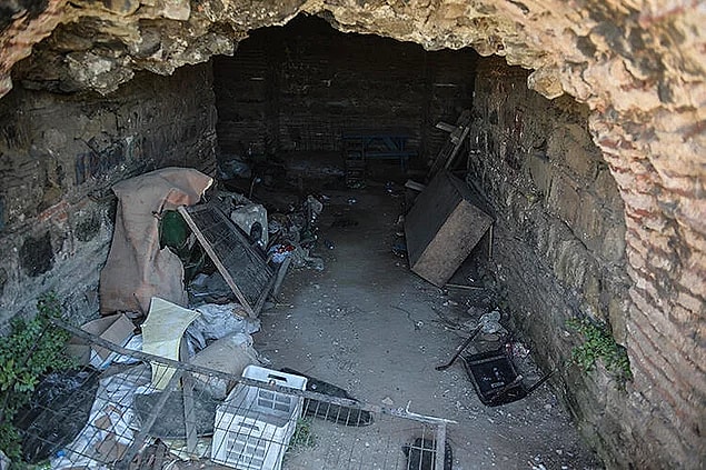 13. Doğu Roma'dan kalma Yoros Kalesi'nin adeta çöplüğe dönmesi...