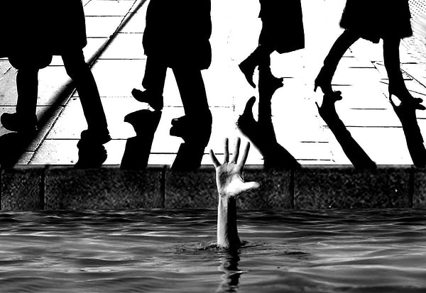 Ледяное лицо на заднем плане