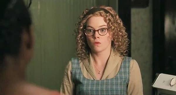 8. Emma Stone'nun The Help filminde kullandığı ve ara ara düşmek üzere olan peruğu: