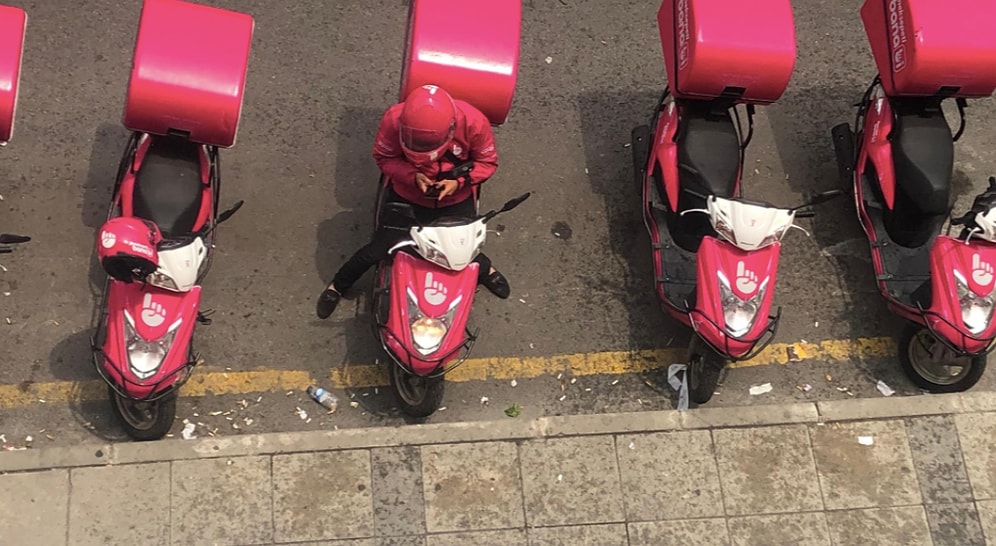 Şüpheliyi 'Darp Eden' İşçiler Kovuldu: 14 Yaşındaki Çocuk 'Yemeksepeti Banabi Deposunda Taciz Edildi' İddiası