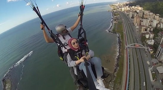 Rize'de Yamaç Paraşütü Yaparken Polis Helikopterinin Uyarısına Maruz Kalan Adam: 'Beni Düşürüyordu'