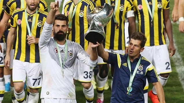 Fenerbahçe ile 2008-2009 sezonunda buluşan Emre, burada 2'şer Süper Lig, Türkiye Kupası ve Süper Kupa'nın sahibi oldu.