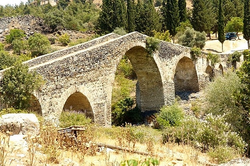 Ülkemizden Bir Restorasyon Örneği Daha: 800 Yıllık Tarihi Kız Köprüsü'ne İş Makinası Çıkartıldı