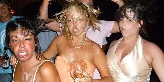 Kadehin Dibini Görür Görmez Bir Acayip Hallere Bürünen 20 Alkol Masası Karakteri