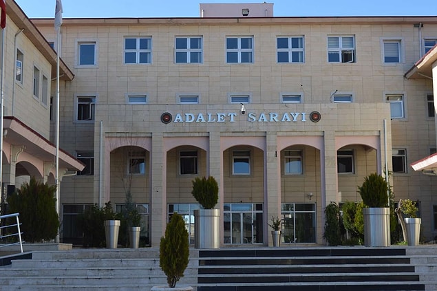 Hakkında mahkeme tarafından yakalama kararı çıkarılan Orhan teslim oldu.