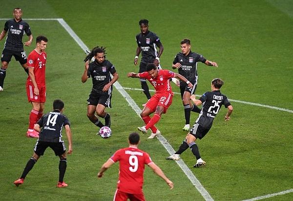 Maça Lyon hızlı başlayıp golleri kaçırsa da ilk gol 18. dakikada Gnabry ile Bayern Münih'ten geldi.