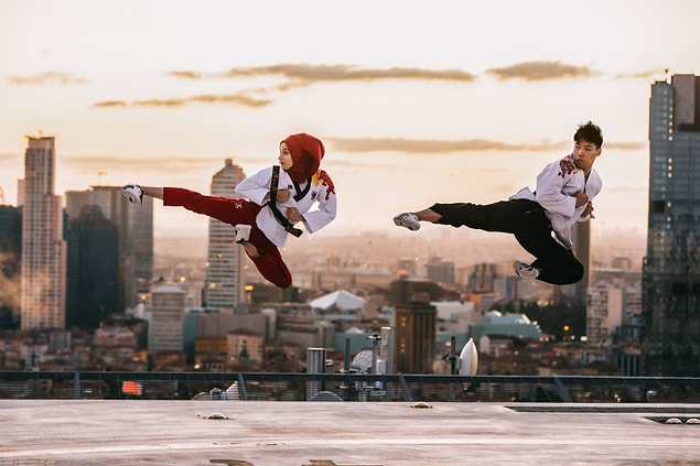 Red Bull sporcuları Shin Min Cheol ve Kübra Dağlı ile Red Bull Uçan Tekme