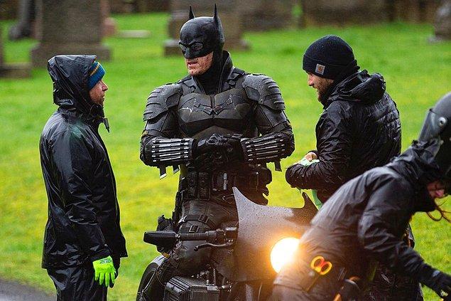9. Matt Reeves’in yazıp yönettiği, Robert Pattinson’ın başrolünü üstlendiği The Batman filminin pandemi nedeniyle ara verilen çekimleri önümüzdeki ay yeniden başlayacak.