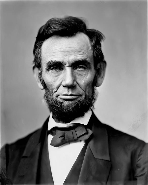 2. Abraham Lincoln göreve başlaması sırasında fotoğraflanan ilk başkandı.