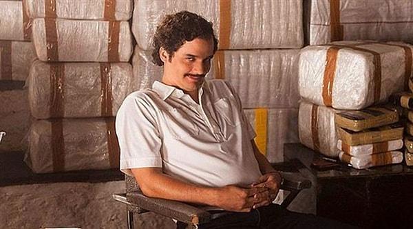 12. Pablo Escobar'ın kardeşi Roberto, Narcos'un ikinci sezonu çıkmadan önce Netflix'e ulaşıp sezonu yayınlanmadan önce izlemek istediğini söylemişti.