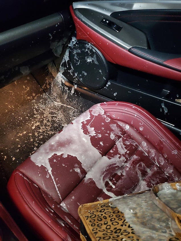 10. "Arabada mum kalmış. Sıcak havada bekledi, aldığımda patladı."