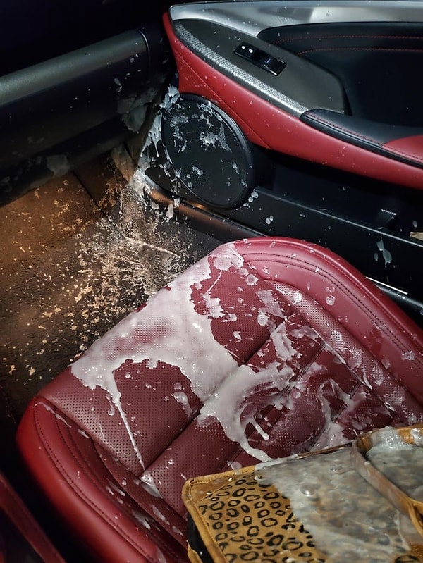 10. «В машине была свеча, которая взорвалась в жаркую погоду».