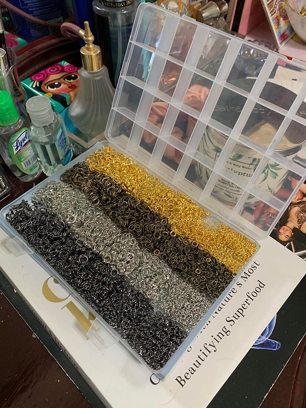 13. «Моя девушка открыла шкатулку для драгоценностей задом наперед 😂»