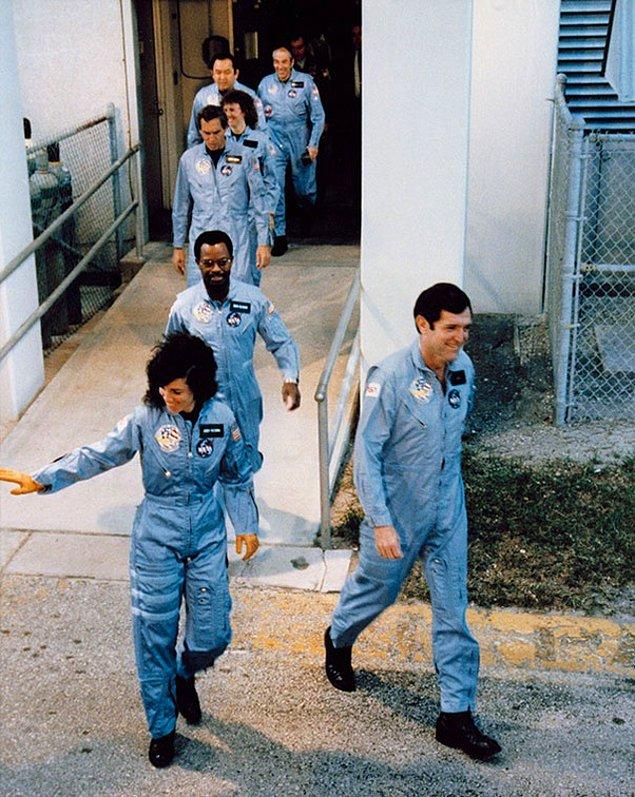 12. Yaşanan kazayla ekipteki yedi kişinin de ölümüne neden olan Challenger Uzay Mekiğinin ekibi.