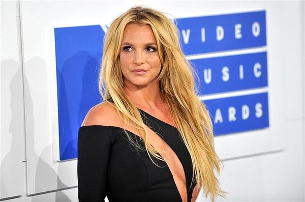 Şöhret basamaklarını zor aşamlardan geçerek çıkmış fakat dünyaca bilinen bir yıldız haline gelmeyi her şeye rağmen başarmış Britney Spears'ı hepimiz tanıyoruz.