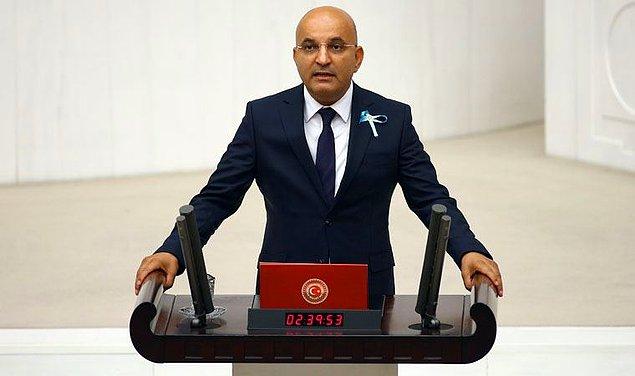 CHP İzmir Milletvekili Mahir Polat, 30 Ağustos Zafer Bayramı etkinliklerinin yurt genelinde yasaklanmasına tepki gösterdi.