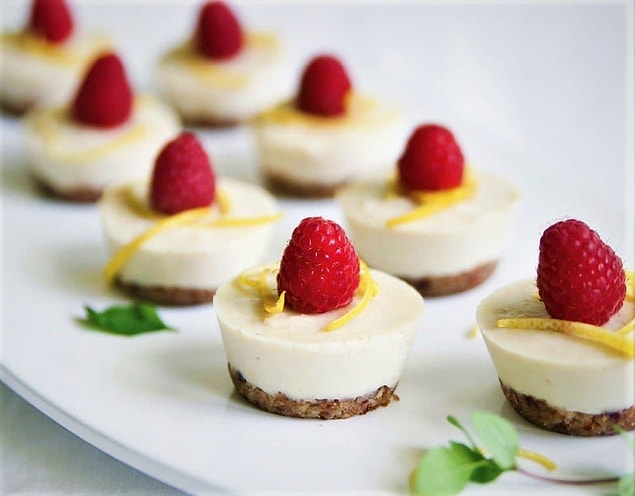 8. Limonlu ve frambuazlı mini cheesecake