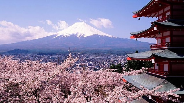 3. Kyoto şehri İkinci Dünya Savaşı sırasında ABD'nin atom bombası atılacak şehirler listesinin başında geliyordu. Ancak ABD bakanı Henry L. Stimson balayını orada yaptığı için şehri listeden çıkardı. Bu karar Kyoto'nun kaderini değişti.