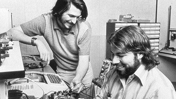 7. Apple'ın kurucularından Steve Wozniak okulun bilgisayar sistemlerini hacklemesinin ardından Colorado Üniversitesi'nden kovulmuştu.