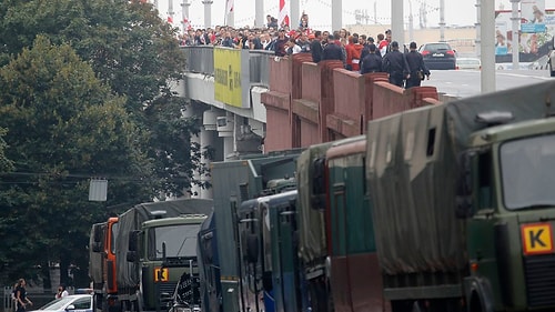 Belarus Lideri Lukaşenko'dan Protestoculara Otomatik Silahla Gözdağı