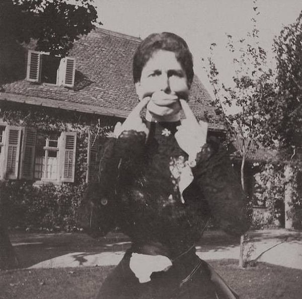 16. Сегодня каждые две минуты мы снимаем столько же фотографий, сколько все человечество в XIX веке.