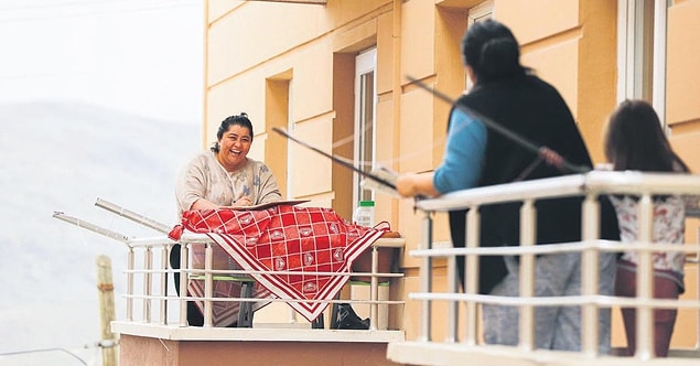 En uzak hissedilen siyasi parti taraftarını %69.6'sı komşu olarak istemiyor. 68.5'ü ise çocuklarının uzak hissedilen taraftarın çocuklarıyla arkadaşlık kurmasına razı değil.