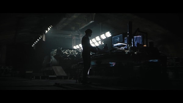 Кроме того, среди известных имен в трейлере фигурируют Женщина-кошка в исполнении Зои Кравиц и комиссар Джеймс Гордон в исполнении Джеффри Райт.