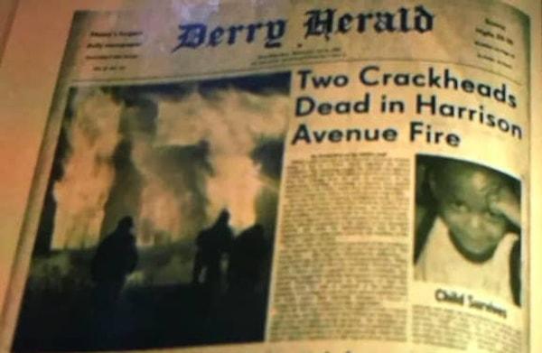1. 'IT 2' filminde Michael'ın ailesini kaybettiği yangınla ilgili incelediği gazete kupüründe yangının 'IT' kelimesi şeklinde çıkmış olması.