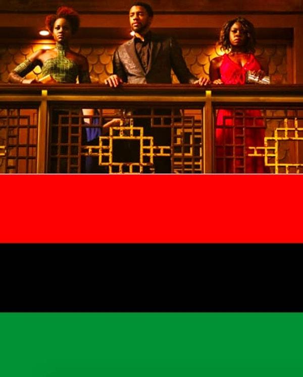 10. 'Black Panther'de Nakia, T'Challa ve Okyoe'nin kıyafetleri Pan-Afrikan bayrağını temsil etmektedir.